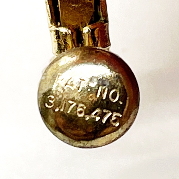 VINTAGE Gold tone rose screw back earrings - Picture 4 of 5